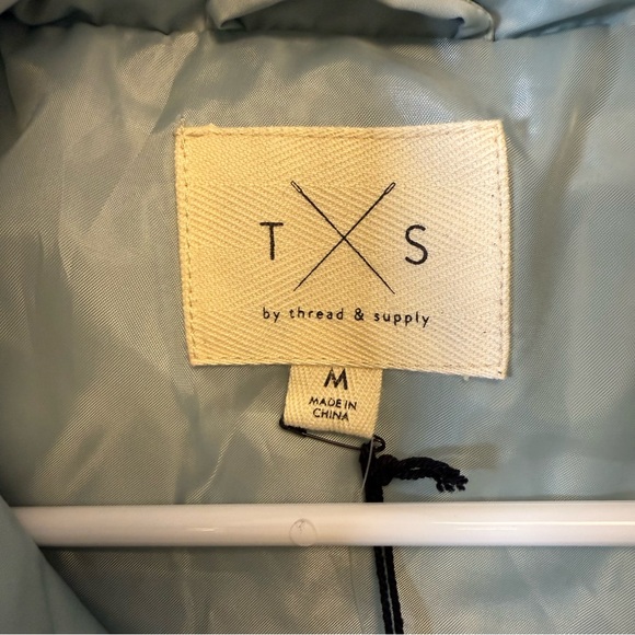 New! Thread & Supply ‘Issey’ Cropped Puffer Vest Women’s Size Medium - Picture 2 of 14